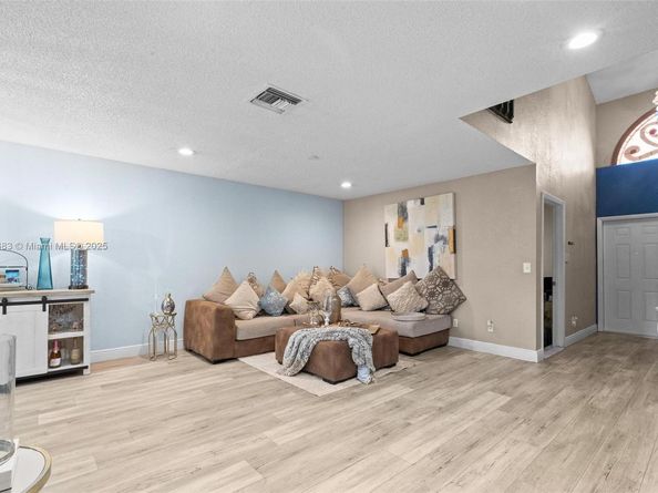 3549 W Inverrary Blvd W, Lauderhill FL 33319