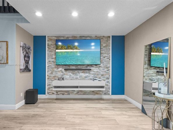 3549 W Inverrary Blvd W, Lauderhill FL 33319