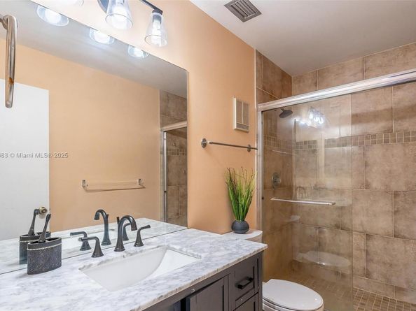 3549 W Inverrary Blvd W, Lauderhill FL 33319