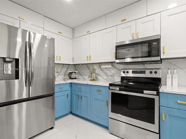 3549 W Inverrary Blvd W, Lauderhill FL 33319