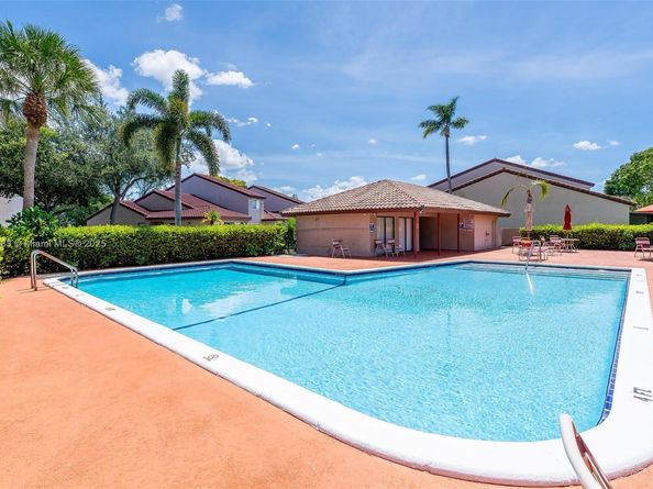 3549 W Inverrary Blvd W, Lauderhill FL 33319