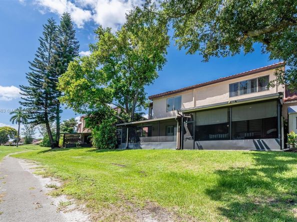 3549 W Inverrary Blvd W, Lauderhill FL 33319