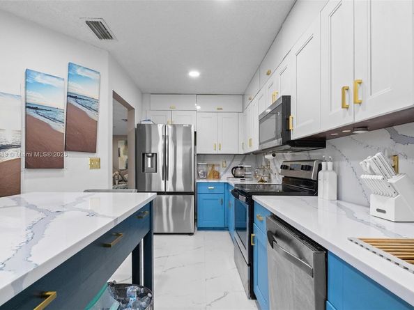3549 W Inverrary Blvd W, Lauderhill FL 33319