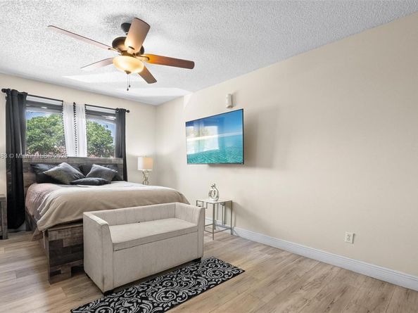 3549 W Inverrary Blvd W, Lauderhill FL 33319