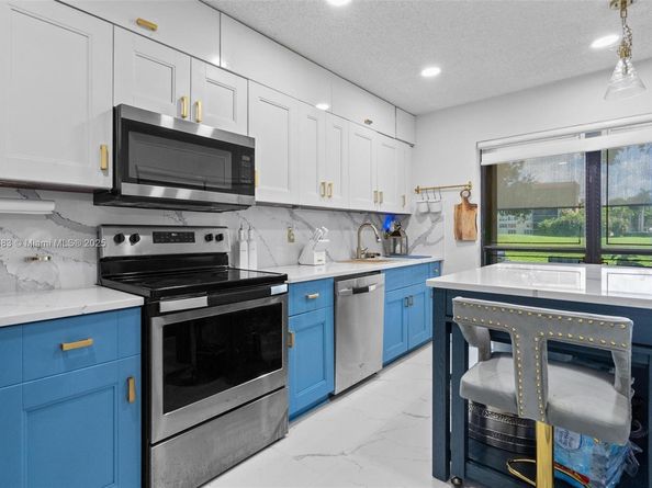 3549 W Inverrary Blvd W, Lauderhill FL 33319