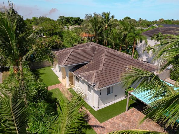6495 SW 83rd St, Miami FL 33143