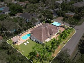 6495 SW 83rd St, Miami FL 33143
