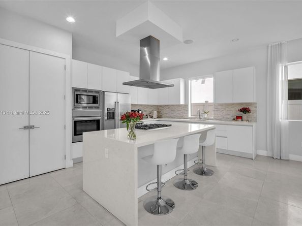 7457 NW 101st Ave, Doral FL 33178