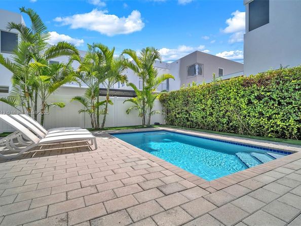 7457 NW 101st Ave, Doral FL 33178