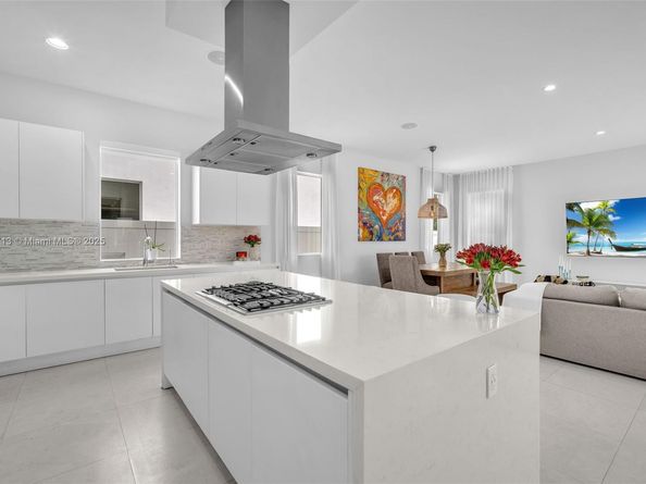 7457 NW 101st Ave, Doral FL 33178