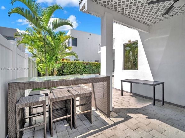 7457 NW 101st Ave, Doral FL 33178