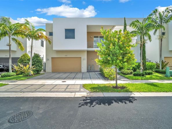 7457 NW 101st Ave, Doral FL 33178