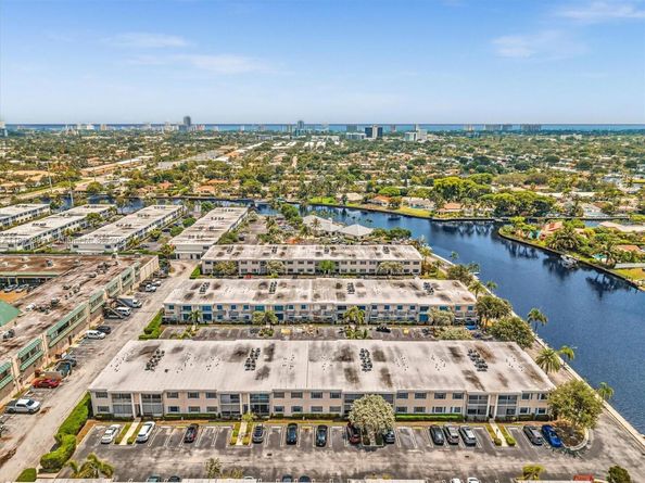 120 Cypress Club Dr 202, Pompano Beach FL 33060