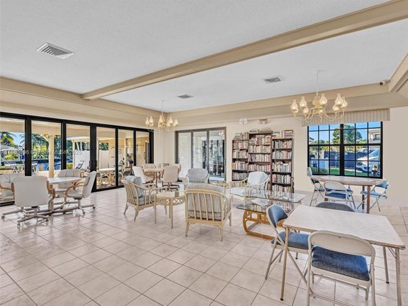 120 Cypress Club Dr 202, Pompano Beach FL 33060