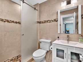 120 Cypress Club Dr 202, Pompano Beach FL 33060