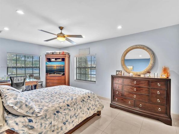120 Cypress Club Dr 202, Pompano Beach FL 33060