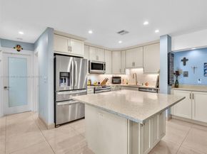 120 Cypress Club Dr 202, Pompano Beach FL 33060