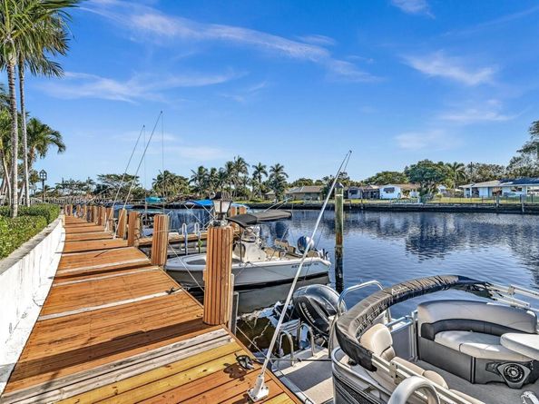 120 Cypress Club Dr 202, Pompano Beach FL 33060