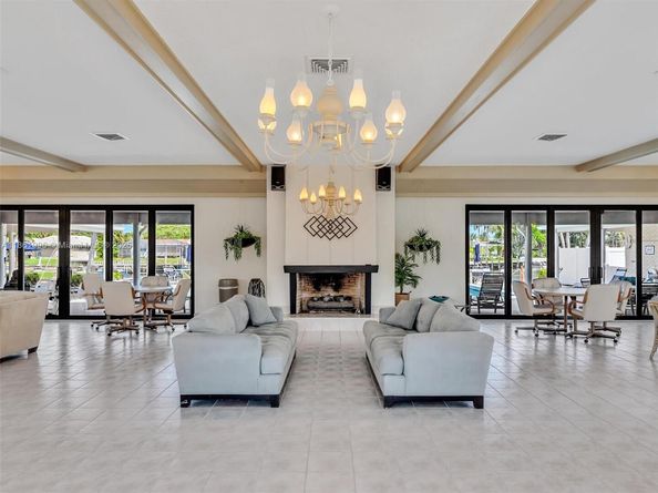 120 Cypress Club Dr 202, Pompano Beach FL 33060