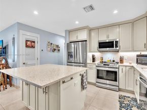 120 Cypress Club Dr 202, Pompano Beach FL 33060