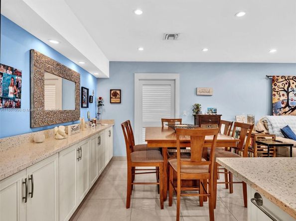 120 Cypress Club Dr 202, Pompano Beach FL 33060