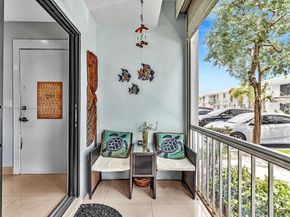 120 Cypress Club Dr 202, Pompano Beach FL 33060
