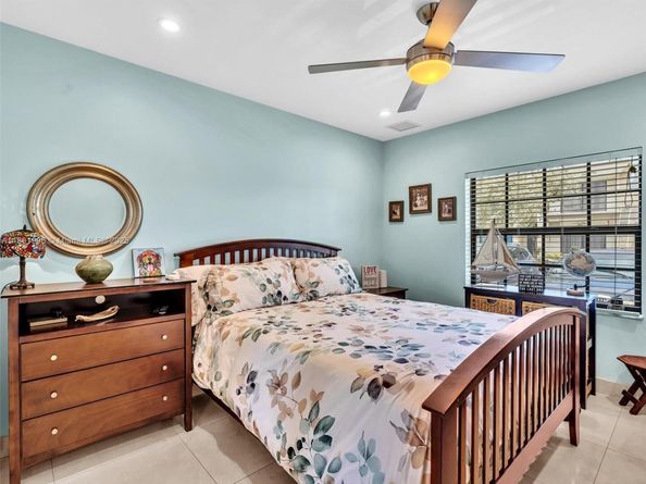 120 Cypress Club Dr 202, Pompano Beach FL 33060