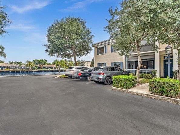 120 Cypress Club Dr 202, Pompano Beach FL 33060