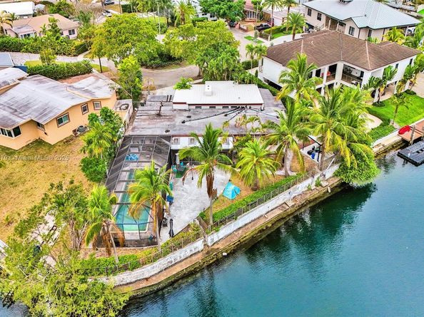 2140 Hibiscus Cir, North Miami FL 33181