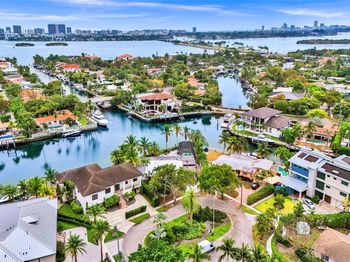 2140 Hibiscus Cir