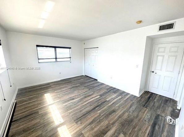 462 Golden Isles Dr 301, Hallandale Beach FL 33009