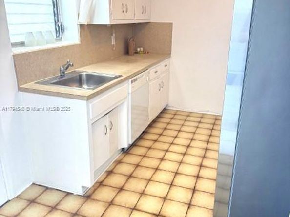 462 Golden Isles Dr 301, Hallandale Beach FL 33009