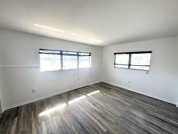 462 Golden Isles Dr 301, Hallandale Beach FL 33009