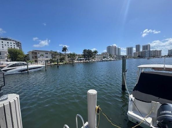 462 Golden Isles Dr 301, Hallandale Beach FL 33009