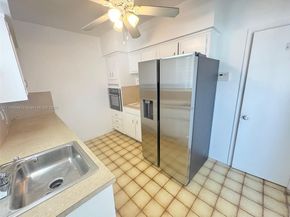 462 Golden Isles Dr 301, Hallandale Beach FL 33009