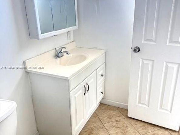 462 Golden Isles Dr 301, Hallandale Beach FL 33009
