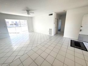 462 Golden Isles Dr 301, Hallandale Beach FL 33009