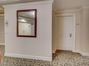 20000 E Country Club Dr 512, Aventura FL 33180