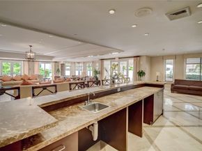 20000 E Country Club Dr 512, Aventura FL 33180