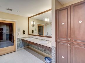 20000 E Country Club Dr 512, Aventura FL 33180