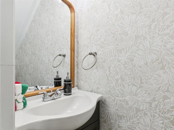 8389 NW 8th St 7, Miami FL 33126