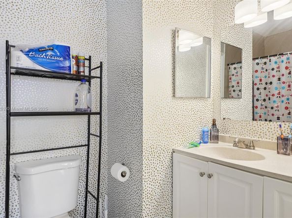 8389 NW 8th St 7, Miami FL 33126