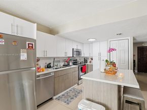 8389 NW 8th St 7, Miami FL 33126