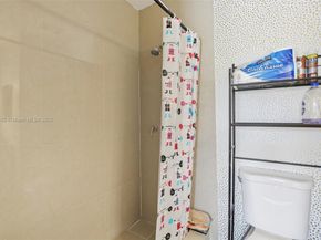 8389 NW 8th St 7, Miami FL 33126