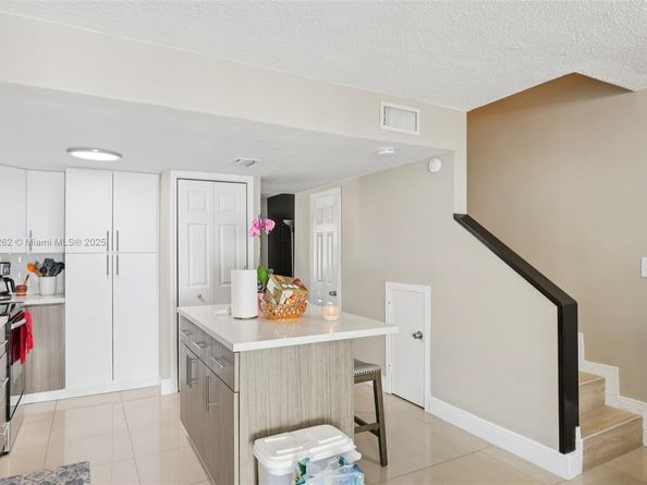 8389 NW 8th St 7, Miami FL 33126