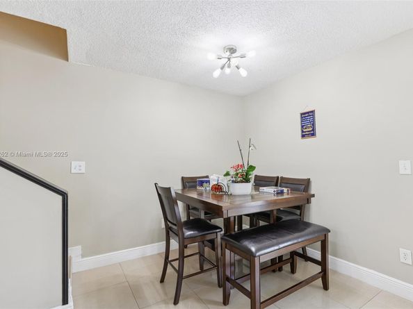 8389 NW 8th St 7, Miami FL 33126