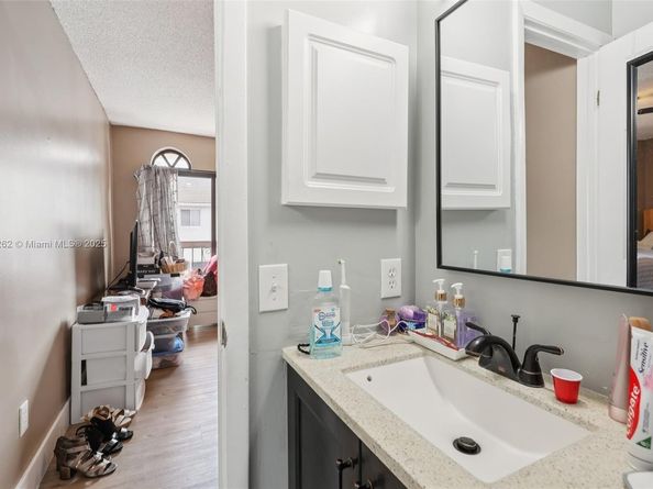 8389 NW 8th St 7, Miami FL 33126