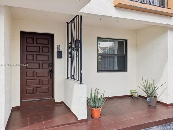 8389 NW 8th St 7, Miami FL 33126