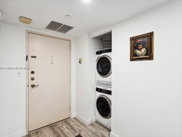 1901 Brickell Ave B2413, Miami FL 33129
