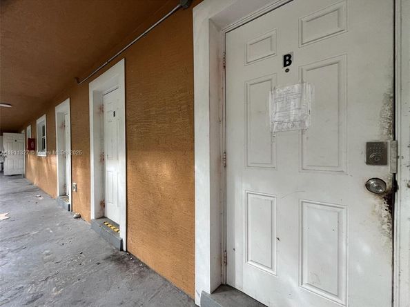 608 SW 16th Ave, Fort Lauderdale FL 33312